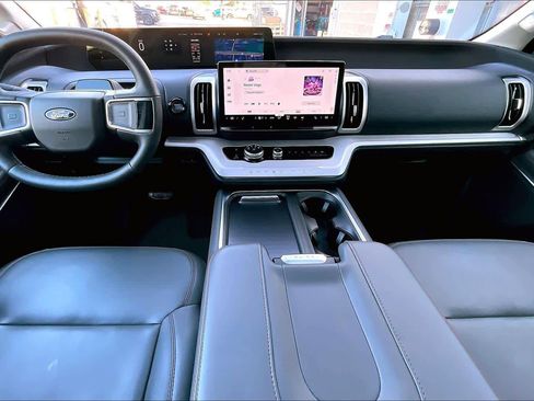 Certified 2025 Ford Expedition Active image 16