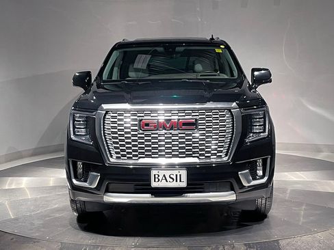 Used 2021 GMC Yukon Denali w/ Denali Premium Package image 9