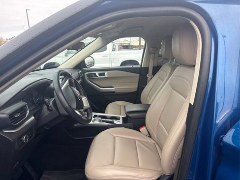 Used 2023 Ford Explorer XLT w/ Equipment Group 202A AWD/4WD image 19