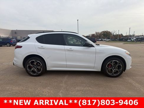Used 2022 Alfa Romeo Stelvio Veloce image 4