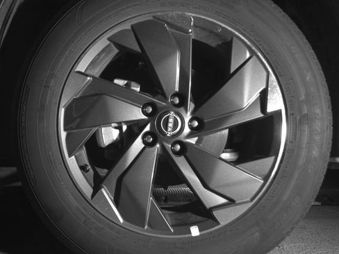 Used 2025 Nissan Rogue SV FWD image 12