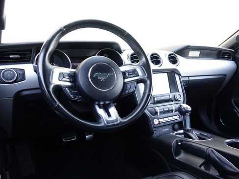 Used 2017 Ford Mustang Premium image 4