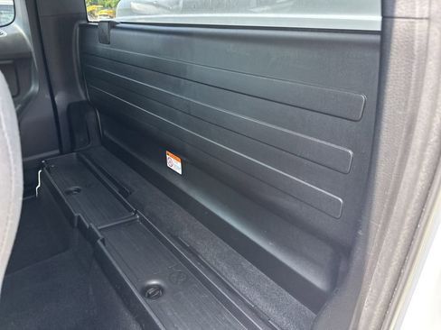 Used 2020 Toyota Tacoma 2WD Access Cab image 11