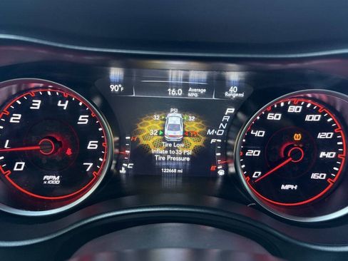 Used 2019 Dodge Charger SXT RWD image 14
