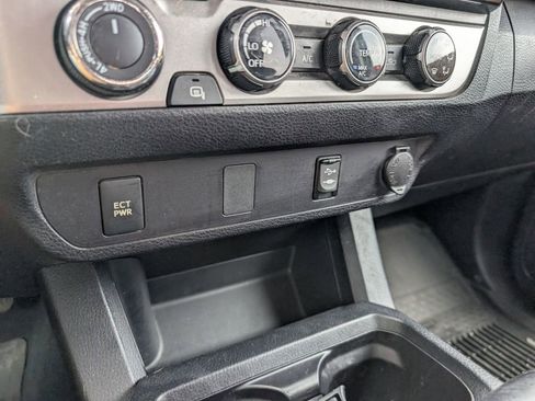 Used 2017 Toyota Tacoma SR5 image 21