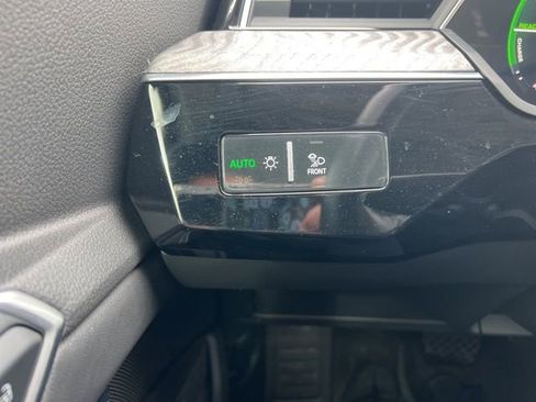 Used 2022 Audi e-tron Premium Plus w/ Premium Plus Package image 15