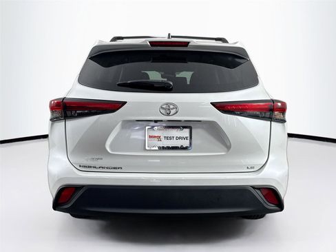 Used 2023 Toyota Highlander LE FWD image 11