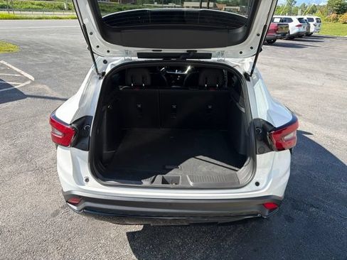 Used 2025 Chevrolet Trax RS w/ Sunroof Package FWD image 15