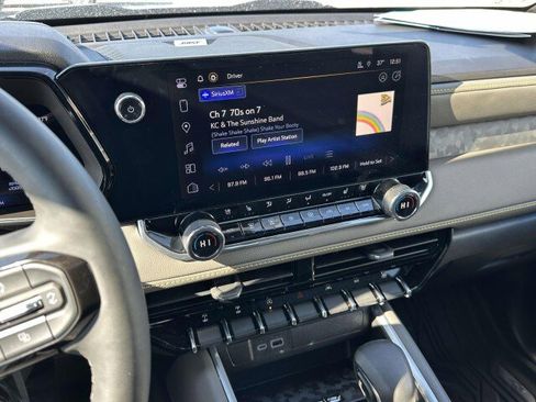 Used 2025 Chevrolet Colorado ZR2 w/ Midnight Edition image 18