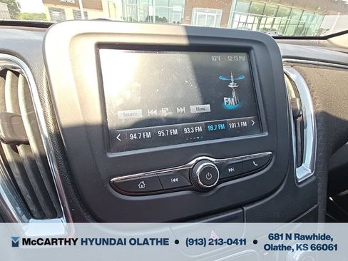 Used 2017 Chevrolet Malibu LT FWD image 9