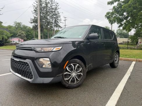 Used 2021 Kia Soul LX FWD image 2
