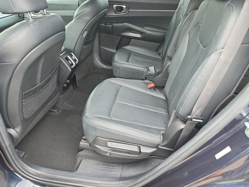 Certified 2023 Kia Sorento EX AWD/4WD image 17
