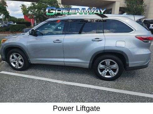 Used 2016 Toyota Highlander Limited w/ Driver Technology Package FWD image 4
