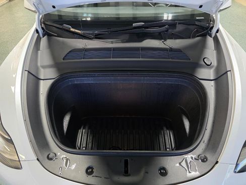 Used 2023 Tesla Model Y Long Range image 40