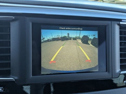 Used 2020 Chrysler Pacifica Touring w/ S Appearance Package FWD image 21
