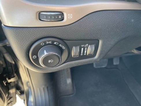 Used 2016 Jeep Cherokee Latitude image 14