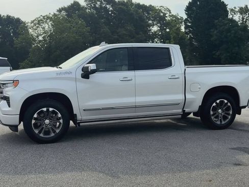 Certified 2024 Chevrolet Silverado 1500 High Country w/ Technology Package AWD/4WD image 5