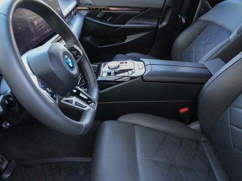 Used 2024 BMW i5 eDrive40i w/ Executive Package RWD image 12
