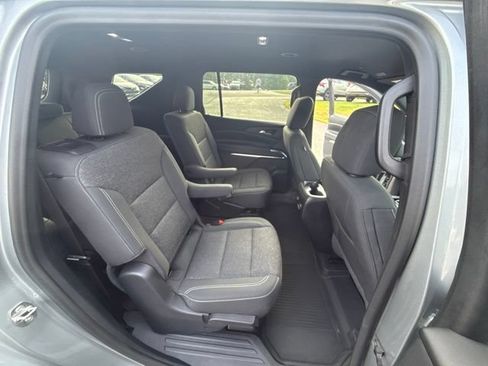 Used 2024 Chevrolet Traverse LT w/ LPO, Floor Liner Package FWD image 32