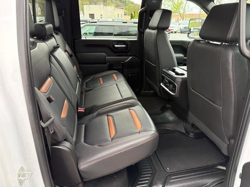 Used 2023 GMC Sierra 2500 AT4 w/ AT4 Preferred Package AWD/4WD image 11