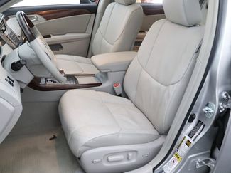 Used 2011 Toyota Avalon Limited FWD video 2
