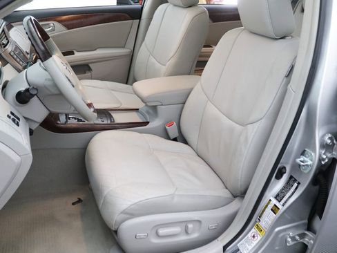 Used 2011 Toyota Avalon Limited FWD image 2