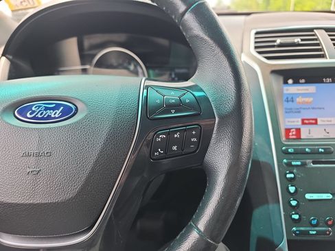 Used 2017 Ford Explorer Limited w/ Equipment Group 301A AWD/4WD image 28