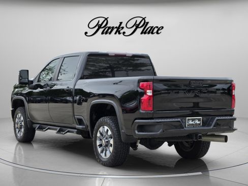Used 2023 Chevrolet Silverado 2500 Custom w/ Custom Value Package image 3