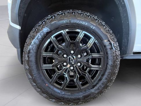 Used 2025 Chevrolet Colorado Trail Boss AWD/4WD image 9