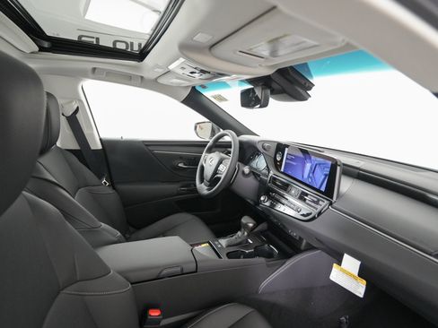 New 2025 Lexus ES 300h w/ Premium Package image 19