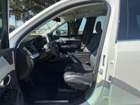 Used 2024 Volvo XC90 B5 Core AWD/4WD image 9