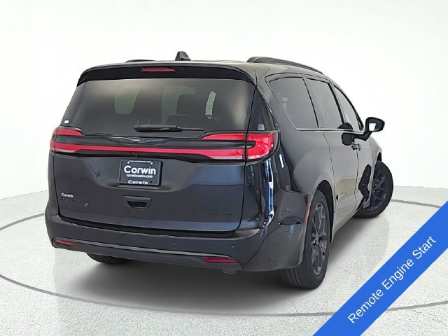 Used 2025 Chrysler Pacifica Limited FWD image 5
