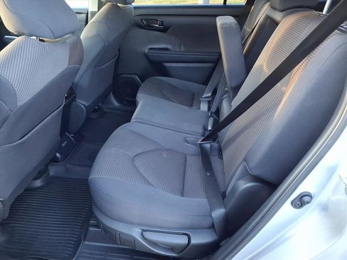 Used 2023 Toyota Highlander LE image 7