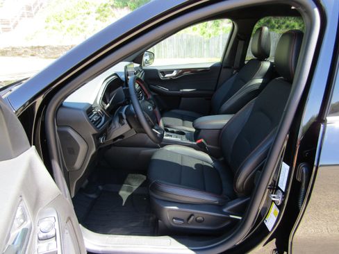 New 2026 Ford Escape ST-Line w/ Cold Weather Package AWD/4WD image 10