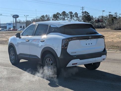 Used 2025 Nissan Kicks S image 5