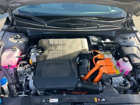 Used 2024 Hyundai Elantra Limited FWD image 30