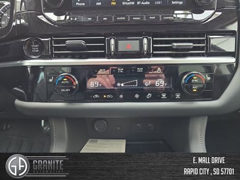 New 2025 Nissan Pathfinder SL image 18