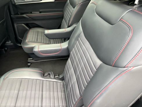 Used 2025 Ford Explorer ST-Line w/ Premium Package image 33