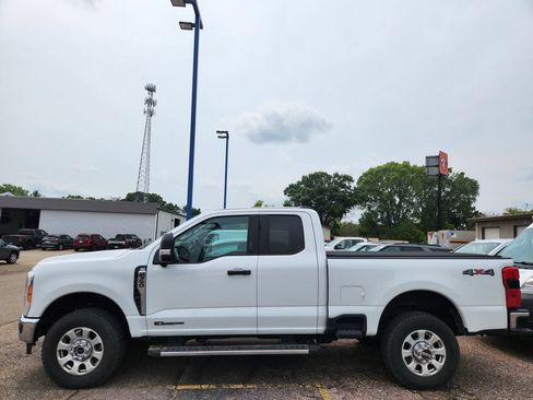 Used 2023 Ford F350 XLT w/ 360-Degree Camera Package AWD/4WD image 2
