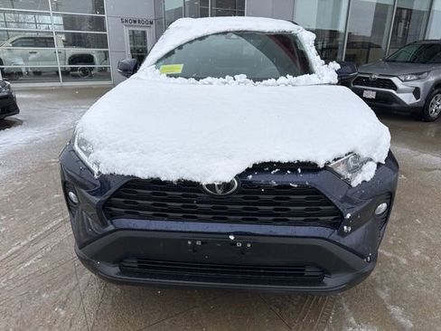 Used 2021 Toyota RAV4 XLE w/ Convenience Package image 2