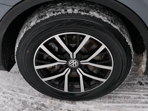 Certified 2021 Volkswagen Tiguan SE w/ Panoramic Sunroof Package image 15