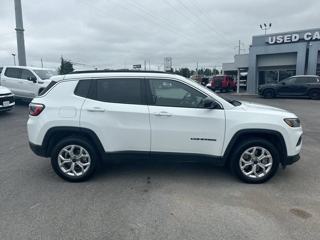 Used 2025 Jeep Compass Latitude w/ Sun & Sound Group AWD/4WD image 14