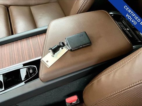 Used 2023 Volvo XC60 B5 Ultimate w/ Protection Package Premier image 13