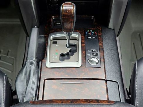 Used 2013 Toyota Land Cruiser AWD/4WD image 20