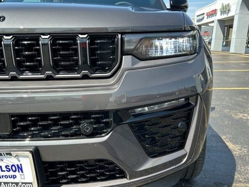 New 2026 Jeep Grand Cherokee Limited AWD/4WD image 3