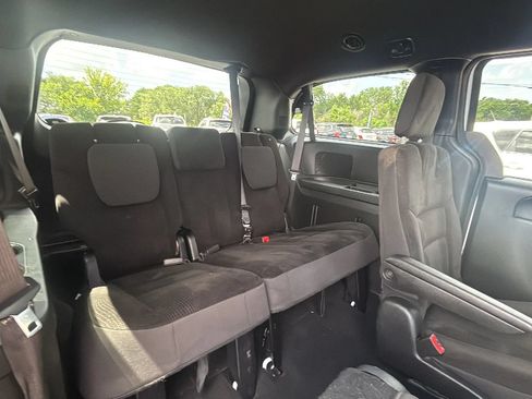 Used 2019 Dodge Grand Caravan SE FWD image 14