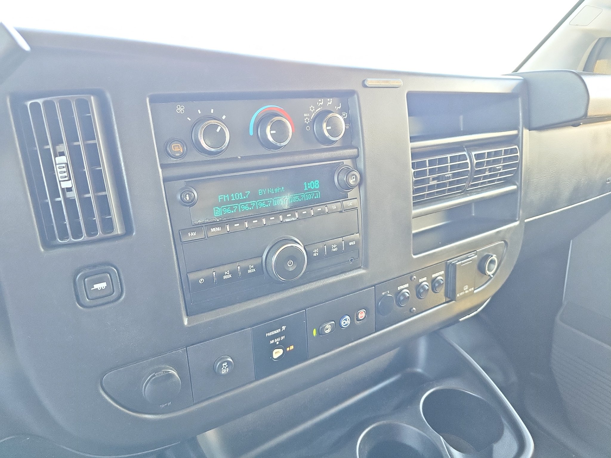 Used 2018 Chevrolet Express 2500 w/ Driver Convenience Package RWD image 23