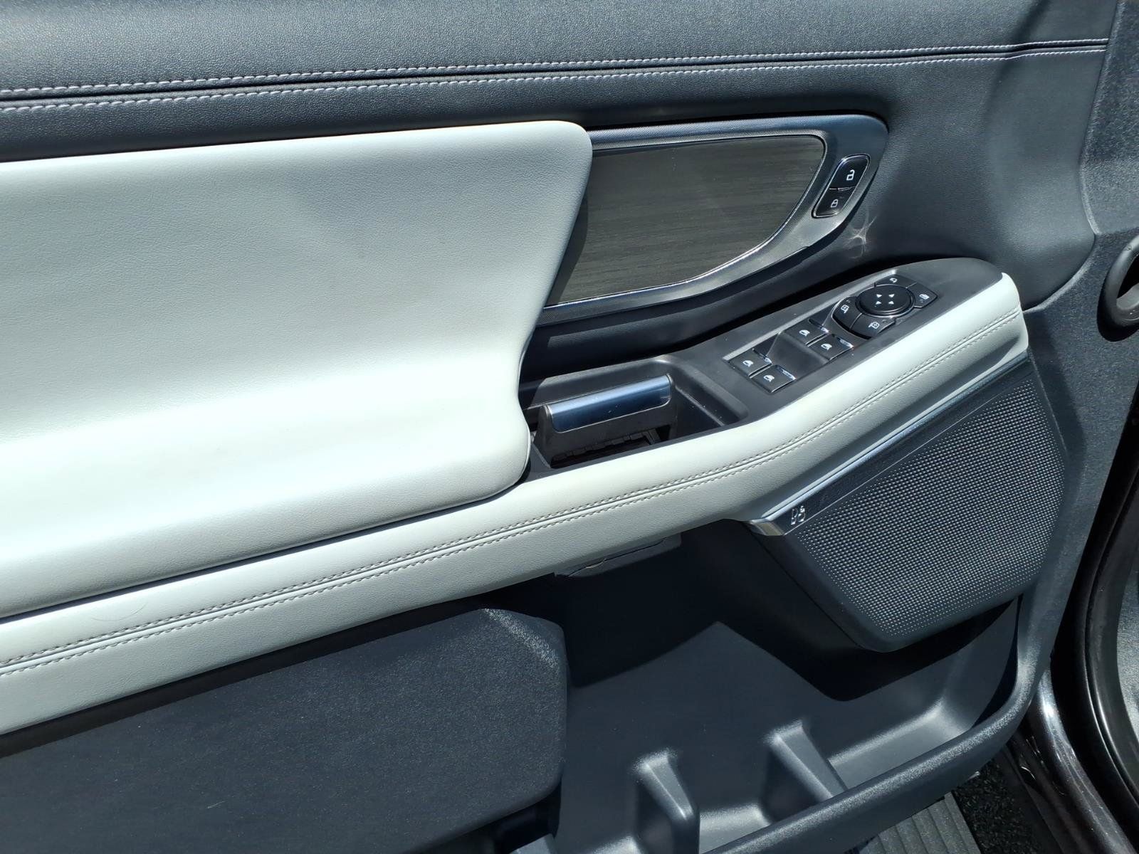 Used 2025 Ford Expedition Platinum AWD/4WD image 11