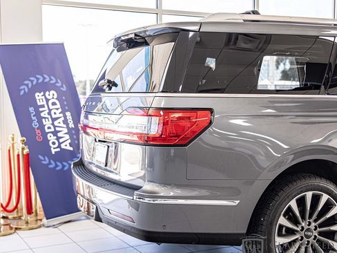 Used 2021 Lincoln Navigator L Reserve w/ Luxury Package AWD/4WD image 12