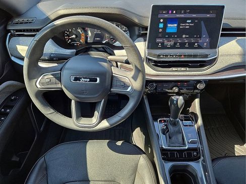 Used 2023 Jeep Compass Latitude image 19